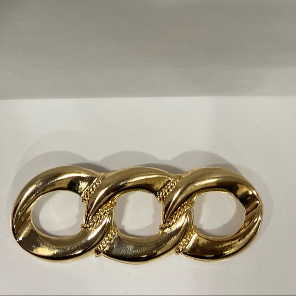 Vintage gold tone chain link classic women brooch. Very good used condition. - Picture 2 of 4